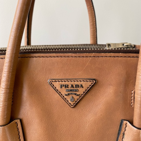 PRADA Twin Pocket Tote in Natural Calf Leather - Picture 4 of 7